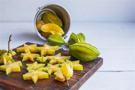 How to Cut Star Fruit: A Journey Through Culinary Geometry and Cosmic Connections